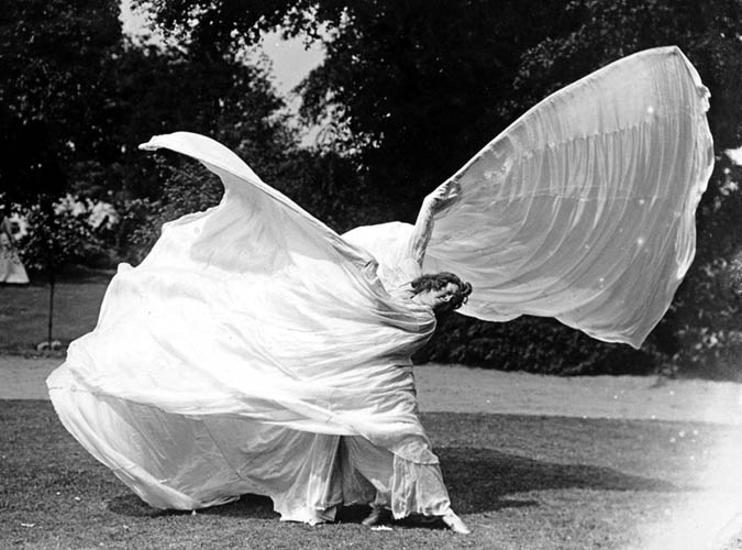 Lesbian / Bi Dancers: Loie Fuller