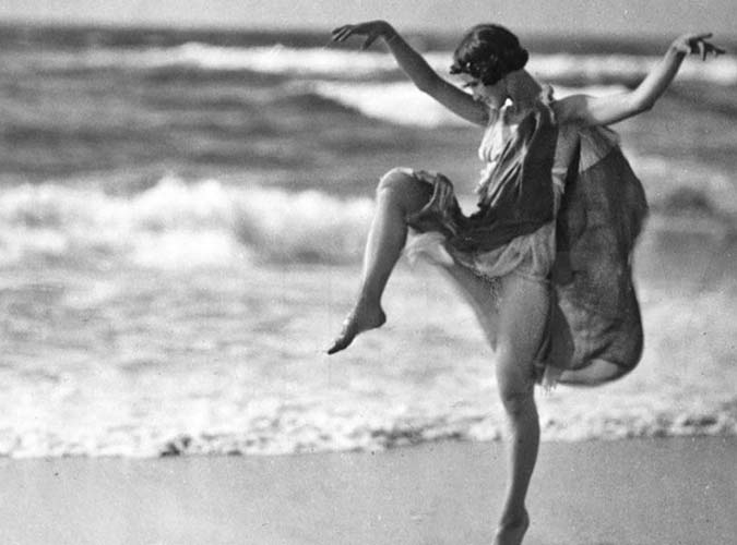 Lesbian / Bi Dancers: Isadora Duncan